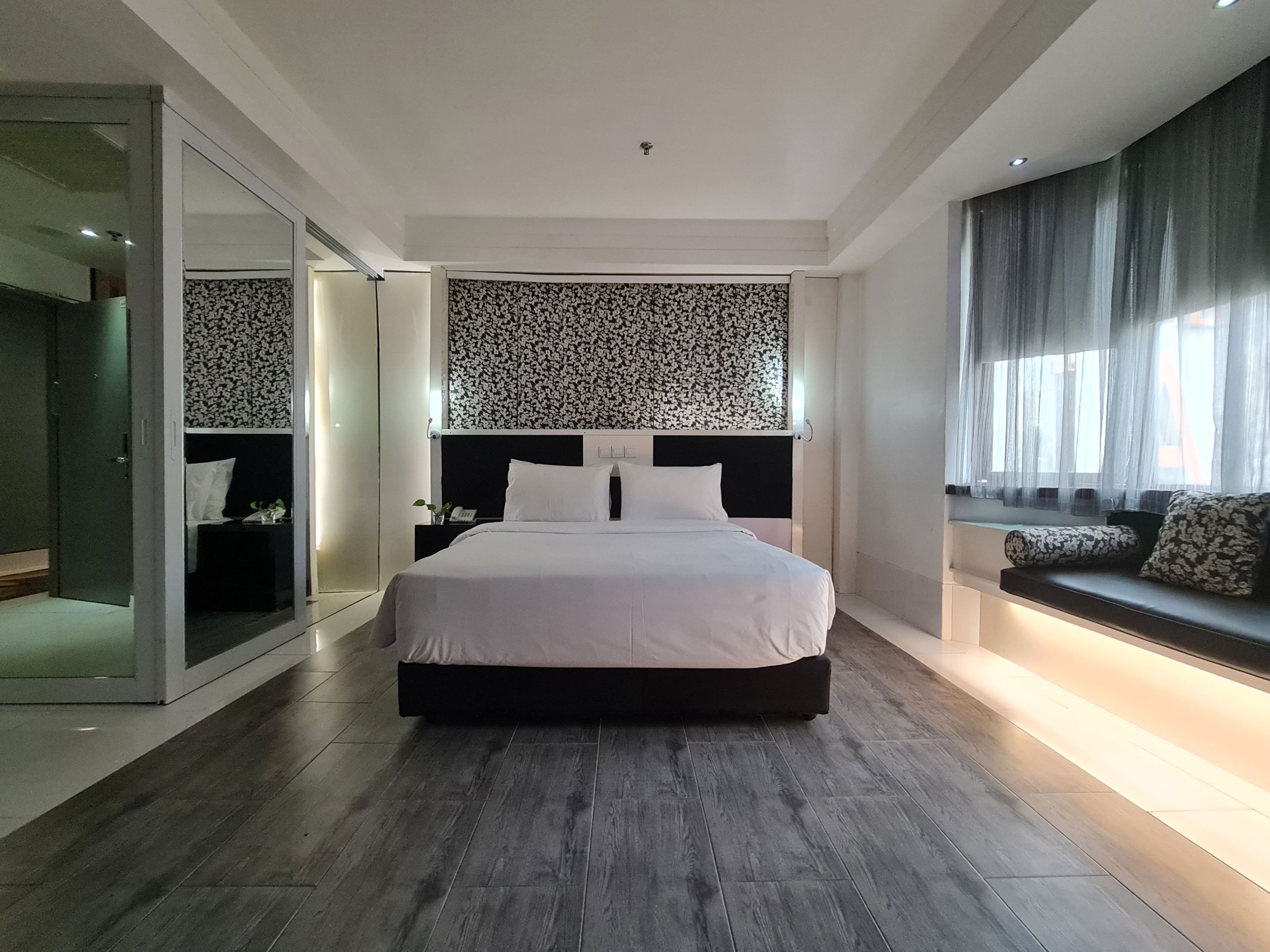 hotel-img